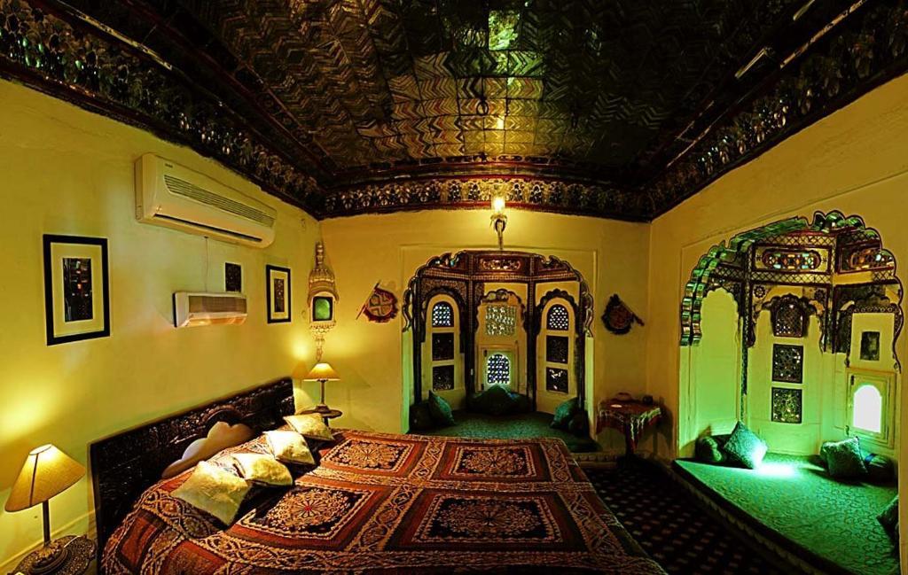 Deogarh Mahal Hotell Devgarh  Rum bild