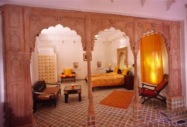 Deogarh Mahal Hotell Devgarh  Rum bild