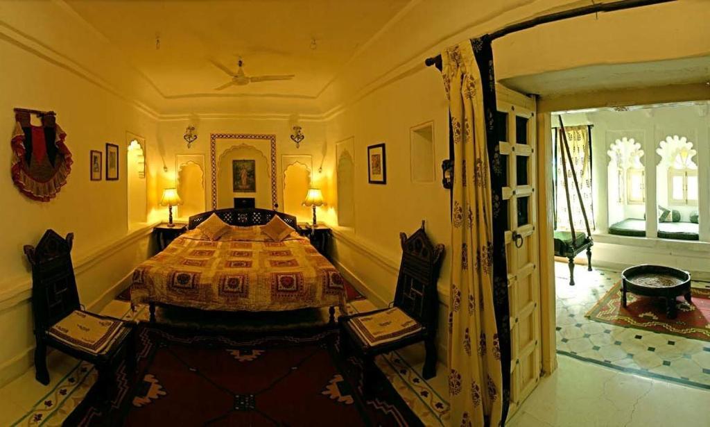 Deogarh Mahal Hotell Devgarh  Rum bild