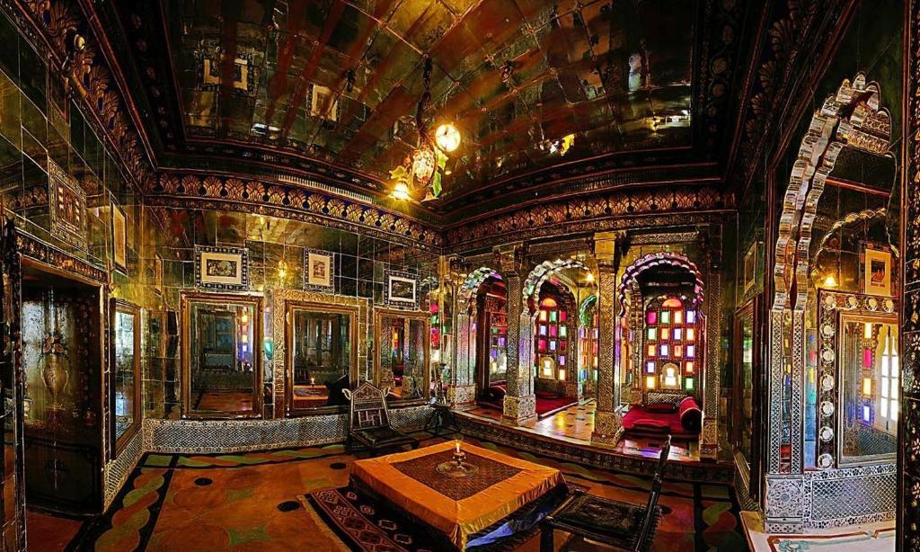 Deogarh Mahal Hotell Devgarh  Rum bild