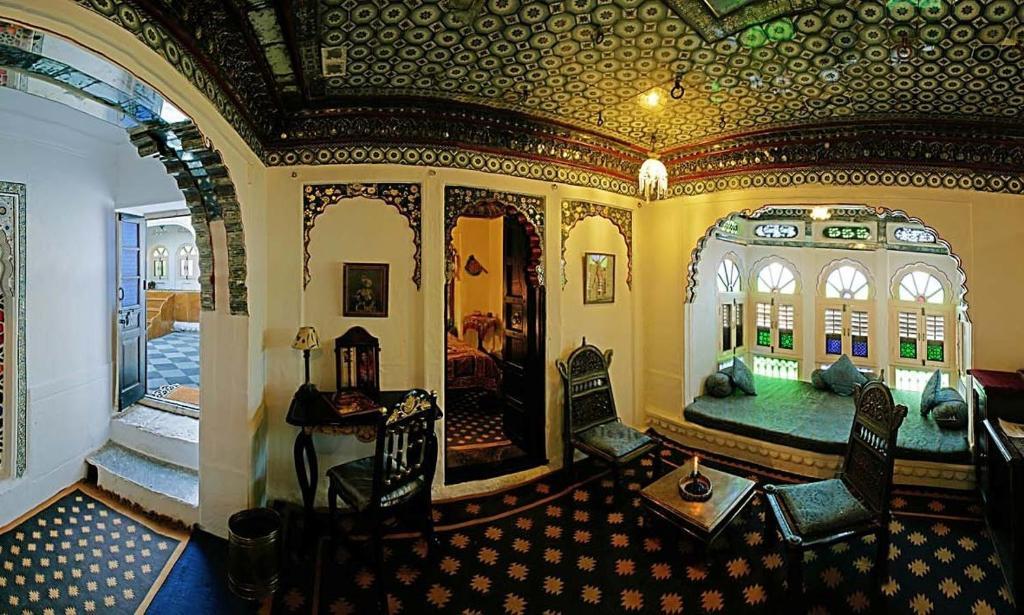 Deogarh Mahal Hotell Devgarh  Rum bild